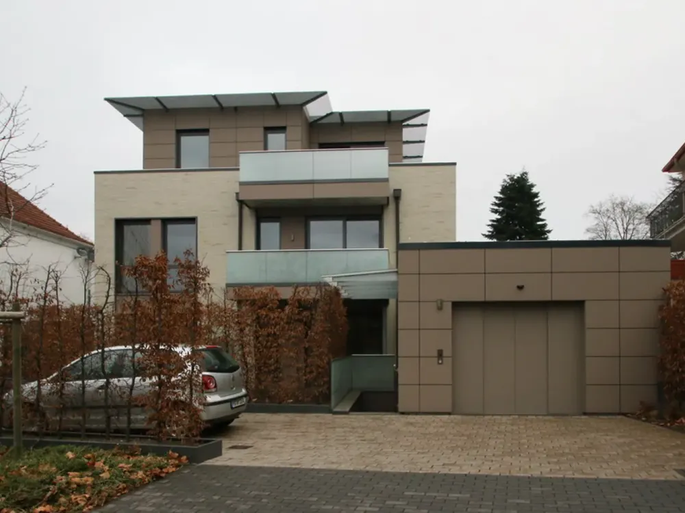 Exklusive und zentrale 3 Zimmer Wohnung mit großem Balkon und Einbauküche