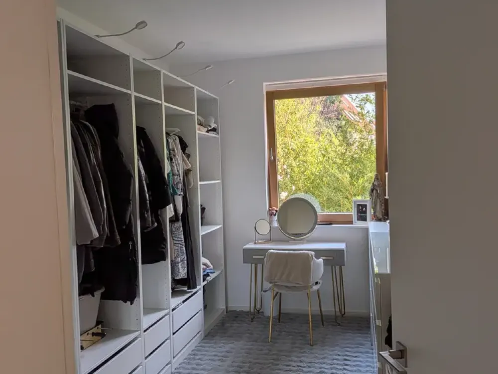 Exklusive und zentrale 3 Zimmer Wohnung mit großem Balkon und Einbauküche