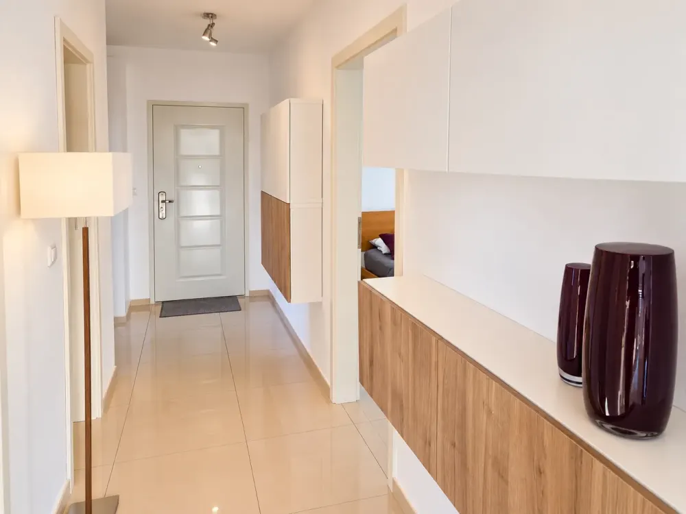 Modern 3-Room City Apartment in Central Location with Corner Balcony