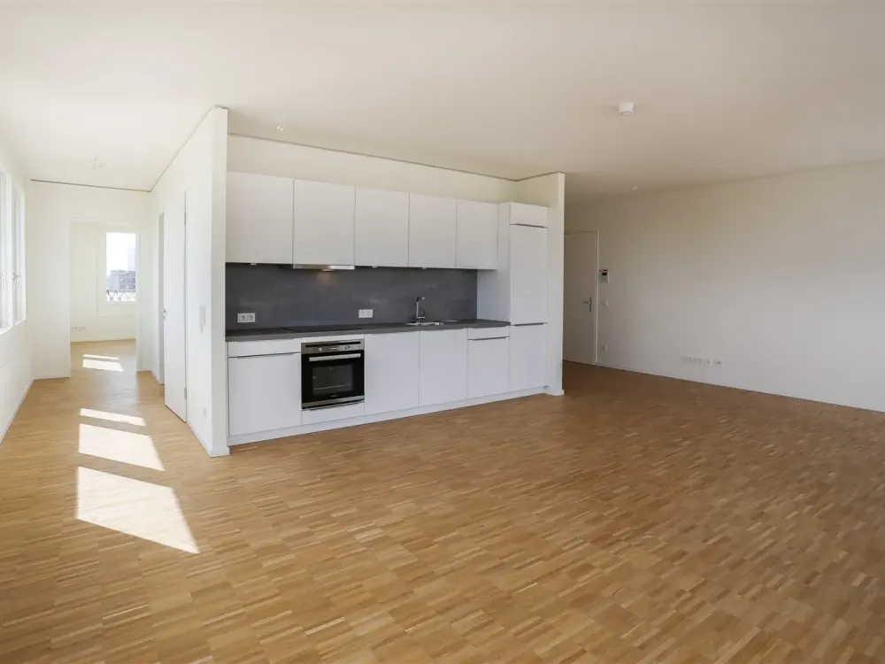 Panoramic View over Berlin: 2-Room Apartment on the 9th Floor with approx. 85 sqm - bright and spacious -