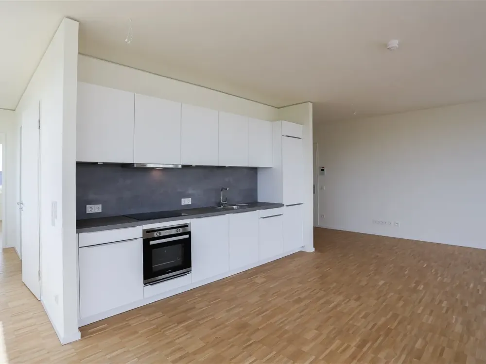 Panoramic View over Berlin: 2-Room Apartment on the 9th Floor with approx. 85 sqm - bright and spacious -