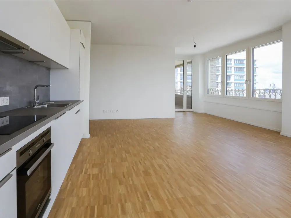 Panoramic View over Berlin: 2-Room Apartment on the 9th Floor with approx. 85 sqm - bright and spacious -