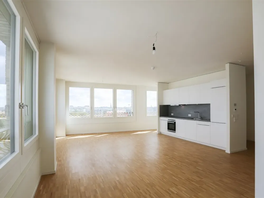 Panoramic View over Berlin: 2-Room Apartment on the 9th Floor with approx. 85 sqm - bright and spacious -