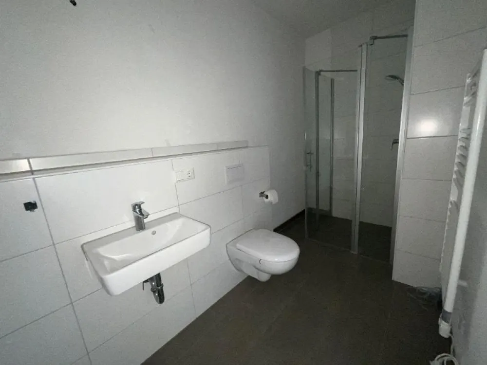 47124/45 Helle 3-Zimmer-Wohnung (ca. 95 m²) mit großem Balkon und bodentiefen Fenstern in Düsseldorf-Gatherhof