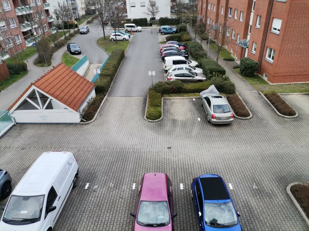 2 Zimmer-Dachgeschoss mit Terrasse und Einbauküche