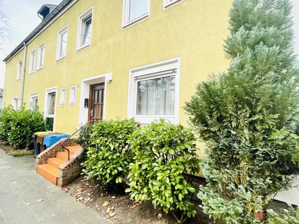 Helle 2 Zimmer Wohnung mit Einbauküche in Krefeld .Ab dem 1.07.2026