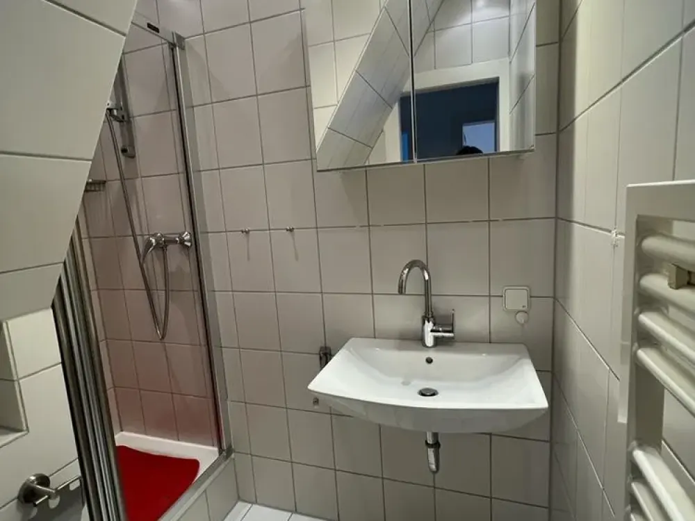 Helle 2 Zimmer Wohnung mit Einbauküche in Krefeld .Ab dem 1.07.2026