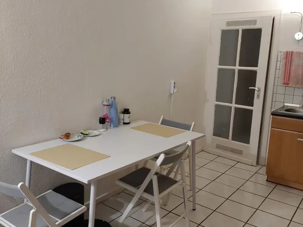 Helle 2 Zimmer Wohnung mit Einbauküche in Krefeld .Ab dem 1.07.2026