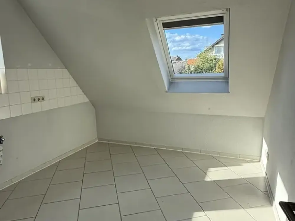 Helle 3-Zimmer-Maisonettewohnung mit großer Terrasse & Stellplatz in Köln-Rath/Heumar
