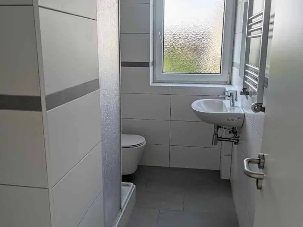 Zabo-Perle: Moderne 2.5 Zimmer mit Balkon & Tageslichtbad - Top-Lage!