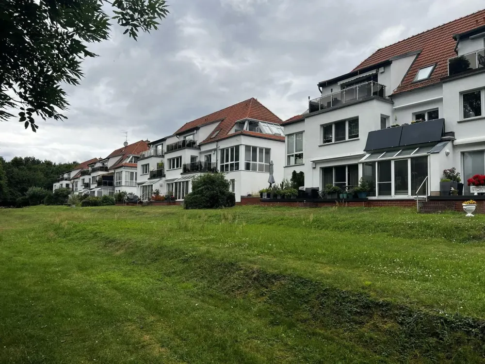 Großzügige 3-Zimmer-Wohnung im EG mit Wintergarten, Terrasse und TG-Stellplatz in Mehrow
