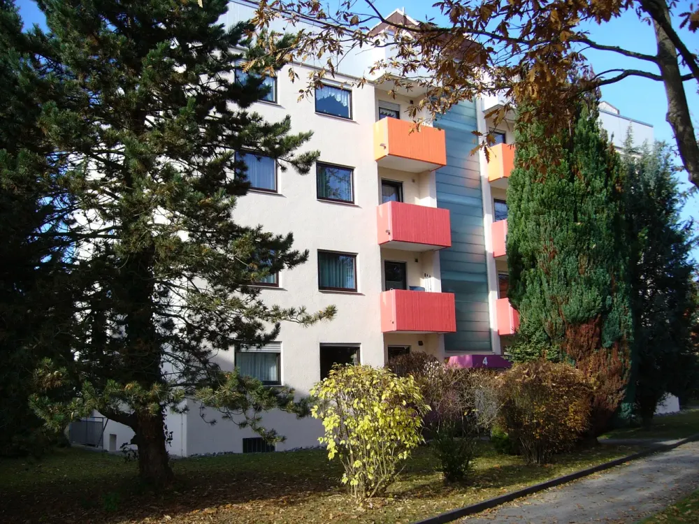 3,5 Zimmer Wohnung, hell, gut geschnitten mit 2 Balkonen und TG