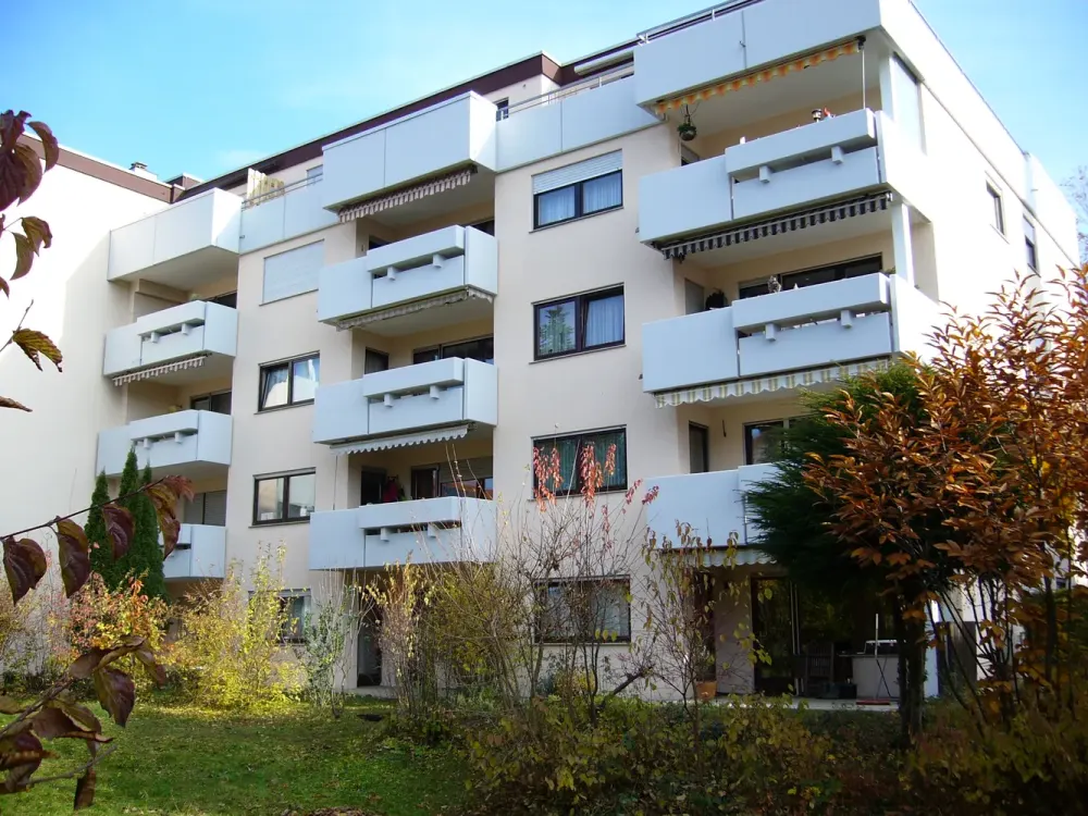 3,5 Zimmer Wohnung, hell, gut geschnitten mit 2 Balkonen und TG