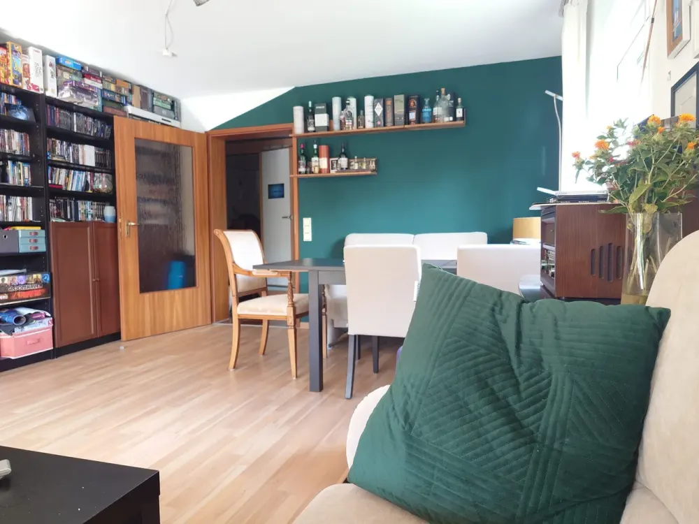 3,5 Zimmer Wohnung, hell, gut geschnitten mit 2 Balkonen und TG