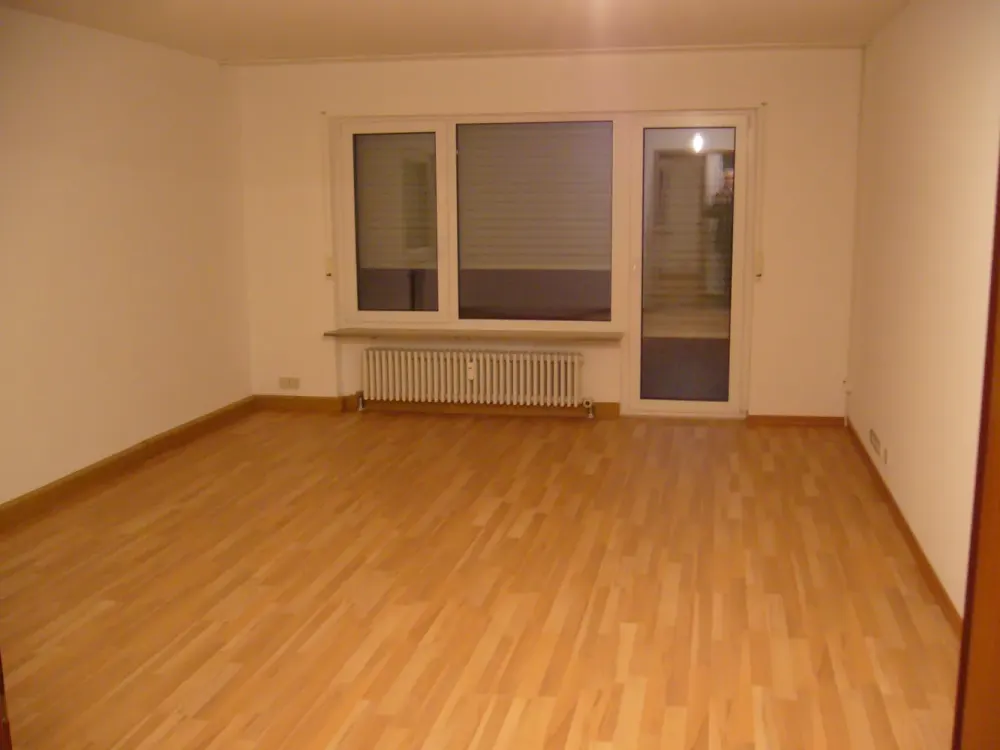 3,5 Zimmer Wohnung, hell, gut geschnitten mit 2 Balkonen und TG