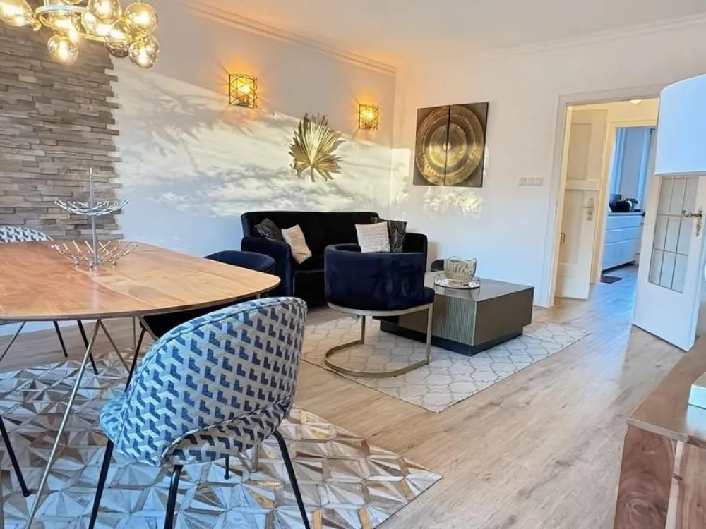 MÖBLIERT MAX 2 Personen 3-Zimmer mit Terrasse AUF ZEIT