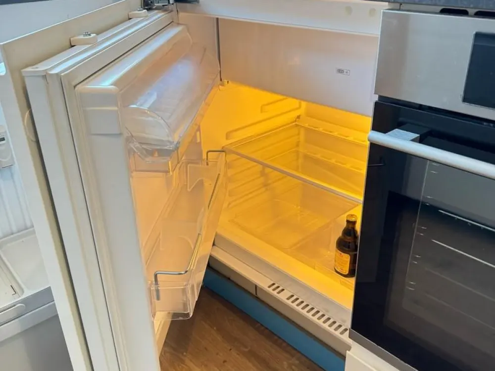 MÖBLIERT MAX 2 Personen 3-Zimmer mit Terrasse AUF ZEIT
