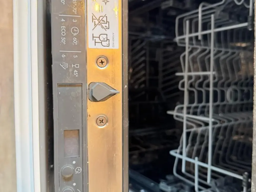 MÖBLIERT MAX 2 Personen 3-Zimmer mit Terrasse AUF ZEIT
