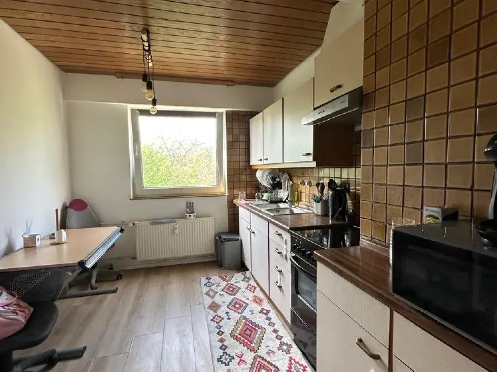 Möblierte Dreizimmerwohnung mit Balkon und Einbauküche zu vermieten