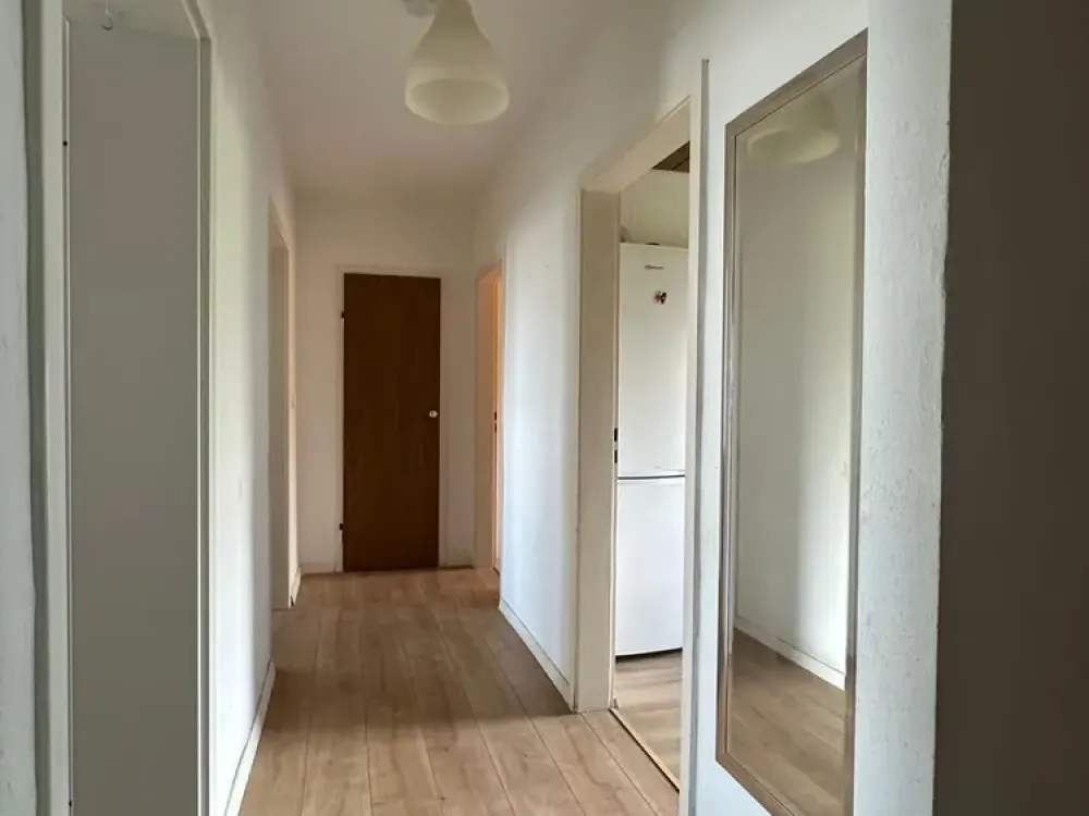 Möblierte Dreizimmerwohnung mit Balkon und Einbauküche zu vermieten