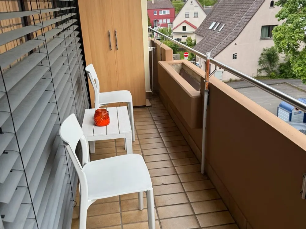 Wohnung zu vermieten. 1 Zimmer. Vollmobiliert. 900€ Warmmiete.