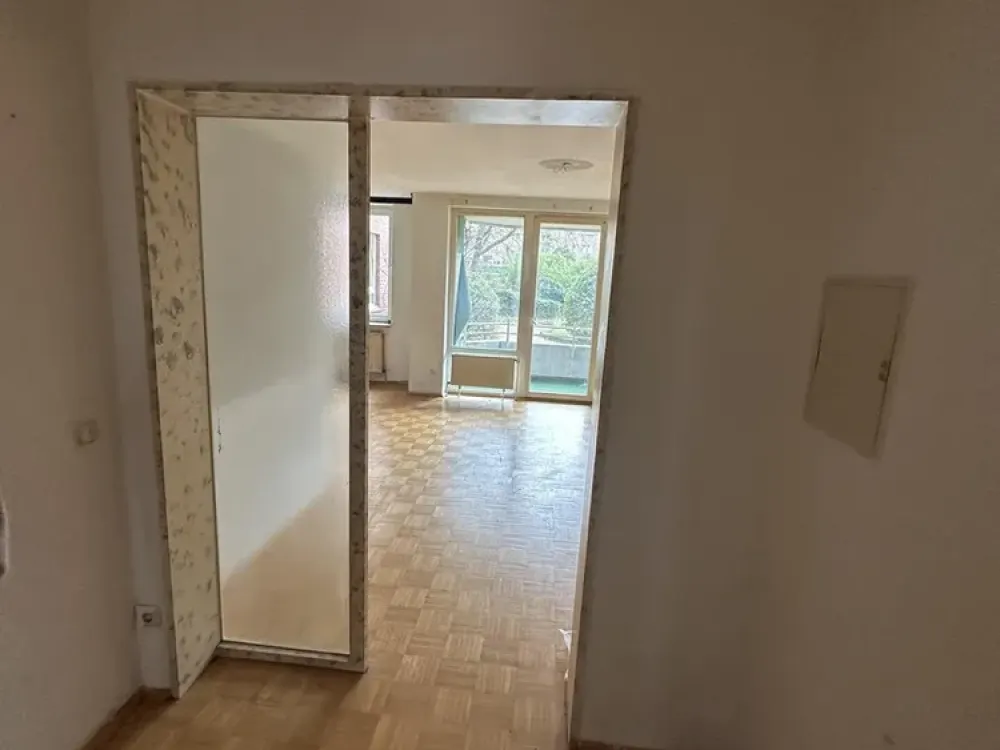 MS Geiststr 8 / Apartment in need of renovation heavily smoked 64 sqm with underground parking space