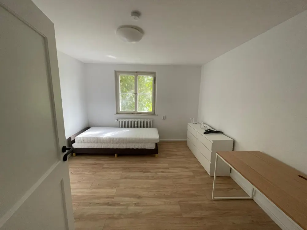 Furnished Shared Apartment Room in Central Location