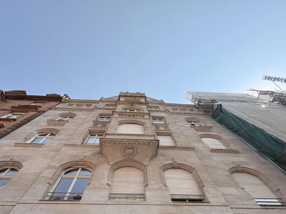 Stilvolle Altbauwohnung mit großem Balkon im Herzen Frankfurts, großzügig, hell und ruhig