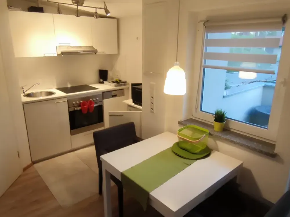Wohnen auf Zeit: Möblierte 2 Zimmerwohnung ab 1.10.26 mit Balkon und Dachterrasse Ausweis der MwSt.