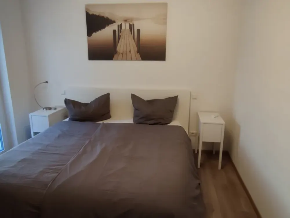 Wohnen auf Zeit: Möblierte 2 Zimmerwohnung ab 1.10.26 mit Balkon und Dachterrasse Ausweis der MwSt.