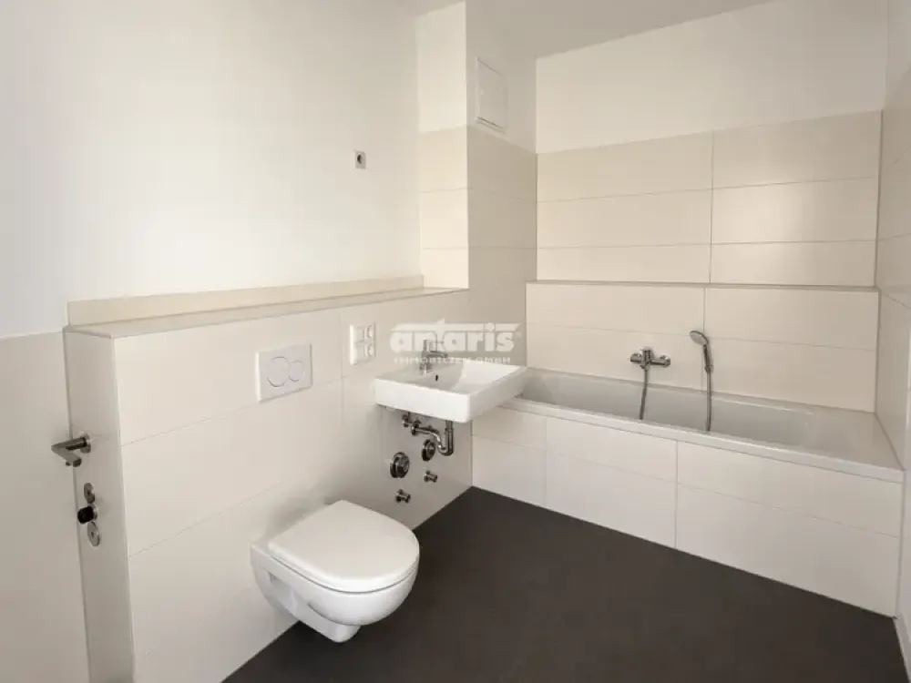 antaris Immobilien GmbH **Mehr Raum zum Leben: Attraktive 4-Raum-Wohnung mit Eckbalkon**