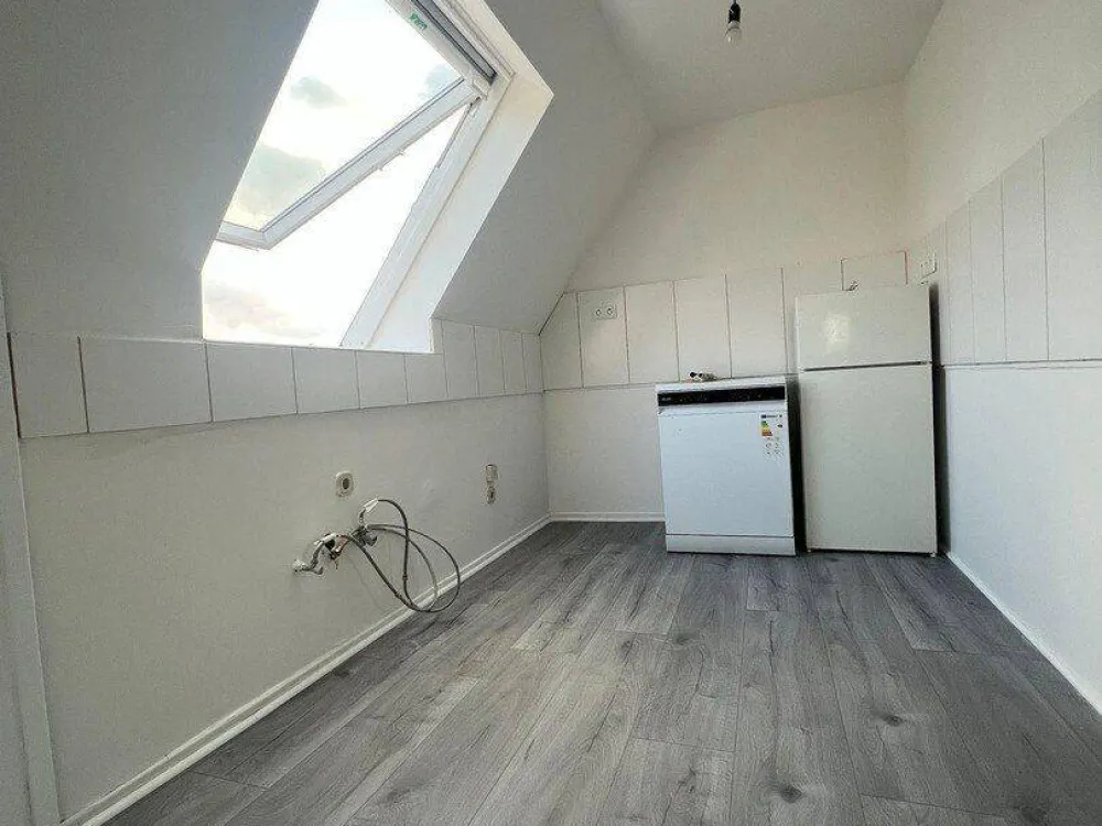 Frisch modernisierte 2,5-Zimmer-Dachgeschosswohnung in Dortmund-Brackel - sofort bezugsfrei