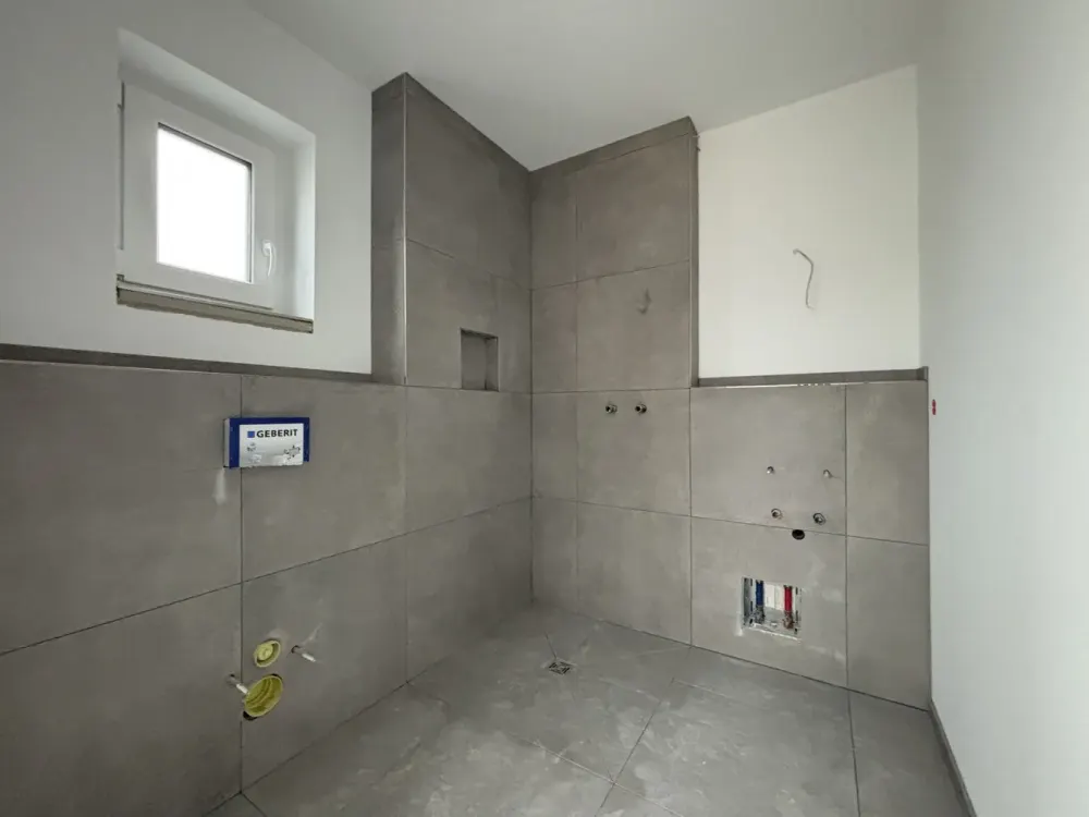Stilvoller Neubau/Erstbezug. Voll ausgestattetes Dachterrassen-Apartment all inclusive