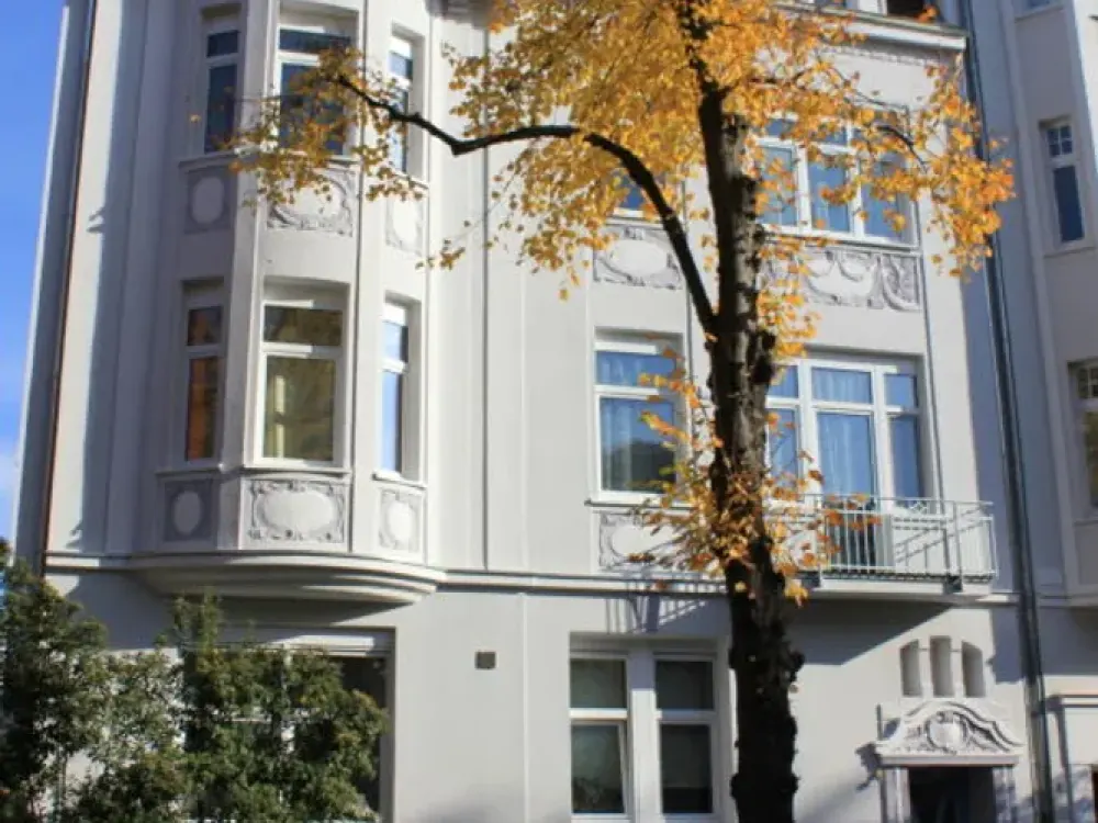 Charmante 3-Zimmer-Altbau-Wohnung mit EBK in Düsseldorf Benrath