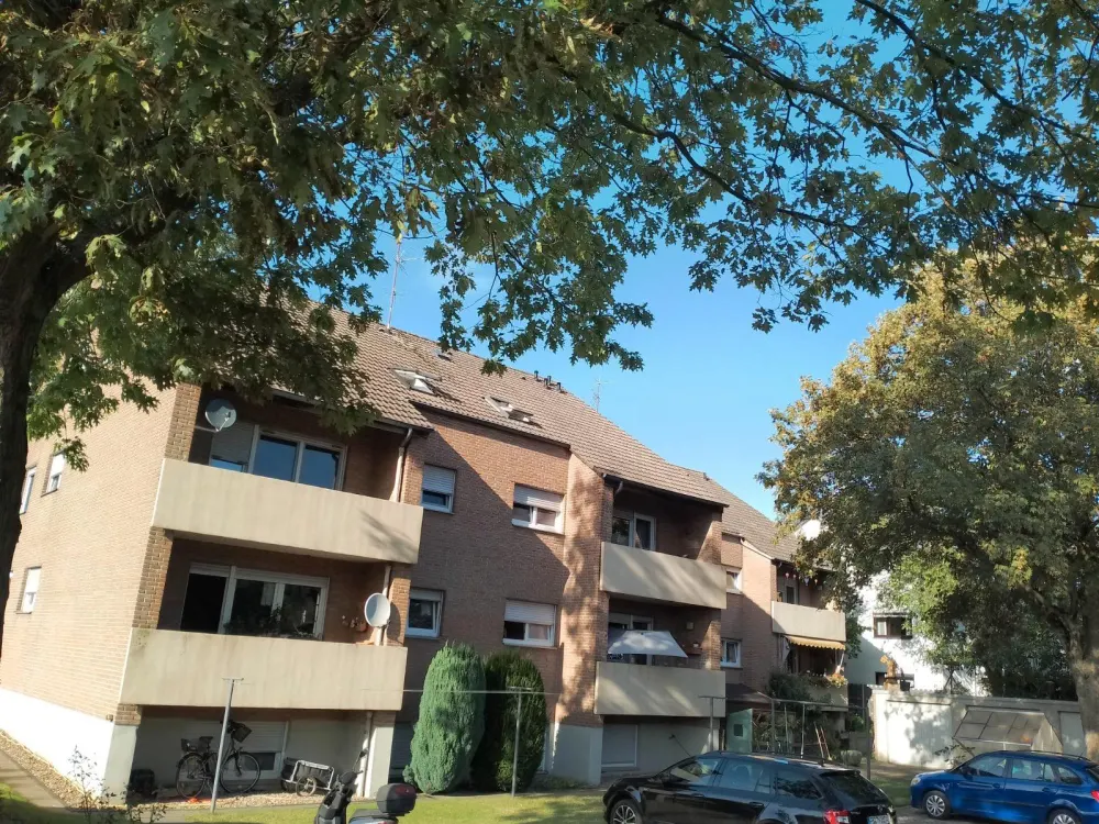 Schicke 3 ZKB Dachgeschosswohnung in ruhiger Lage Schloß Neuhaus