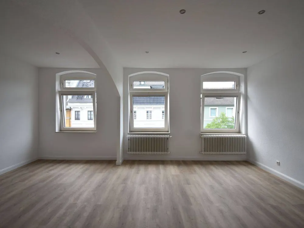 Lorettostraße! Renovierte 2-Zi-Altbau-Whg mit Balkon zu vermieten