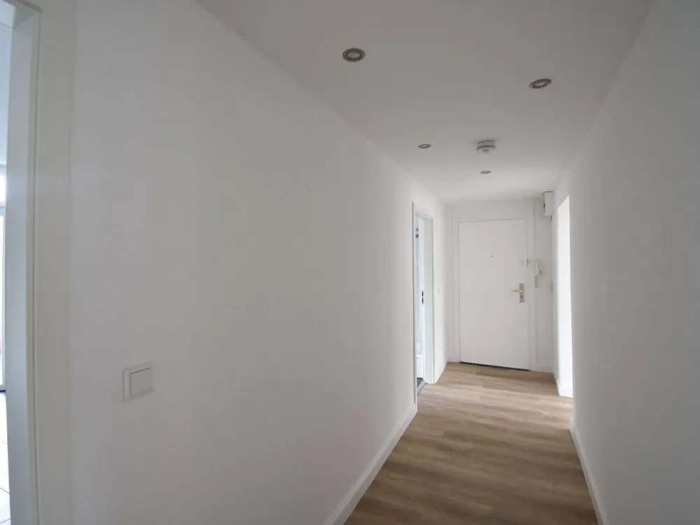 Lorettostraße! Renovierte 2-Zi-Altbau-Whg mit Balkon zu vermieten