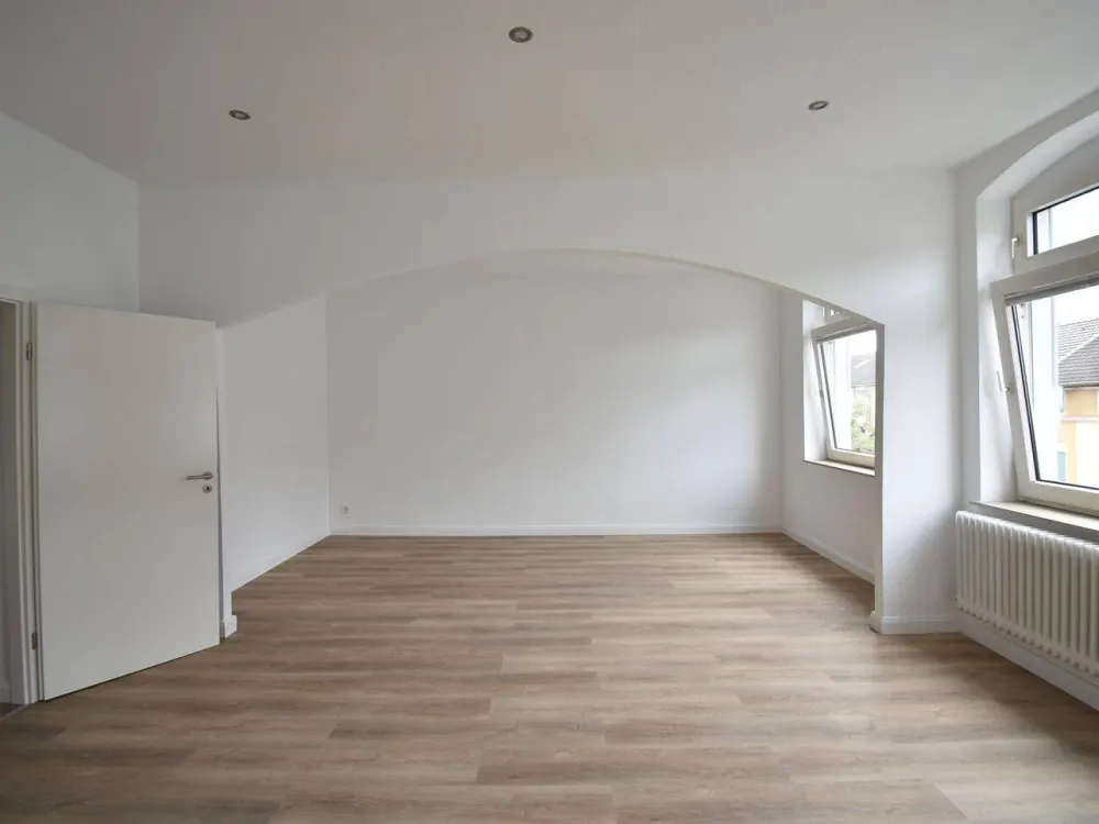 Lorettostraße! Renovierte 2-Zi-Altbau-Whg mit Balkon zu vermieten