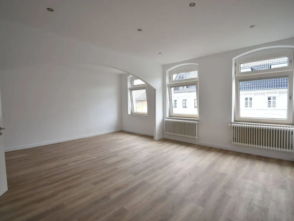 Lorettostraße! Renovierte 2-Zi-Altbau-Whg mit Balkon zu vermieten