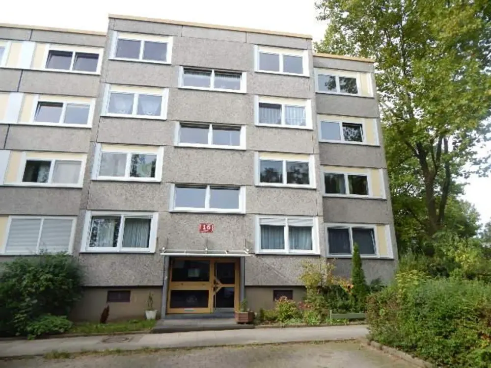 Stop! Großzügige 3,5-Zimmer-Wohnung (WBS)