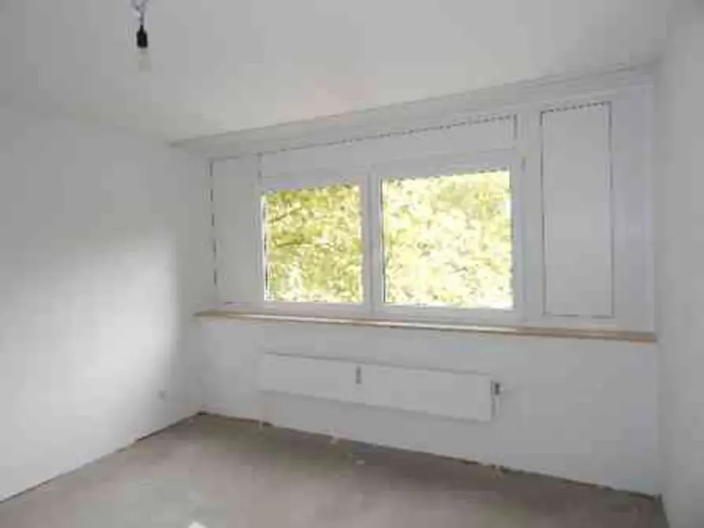 Stop! Großzügige 3,5-Zimmer-Wohnung (WBS)