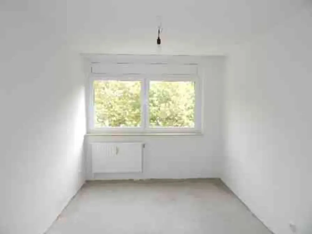 Stop! Großzügige 3,5-Zimmer-Wohnung (WBS)