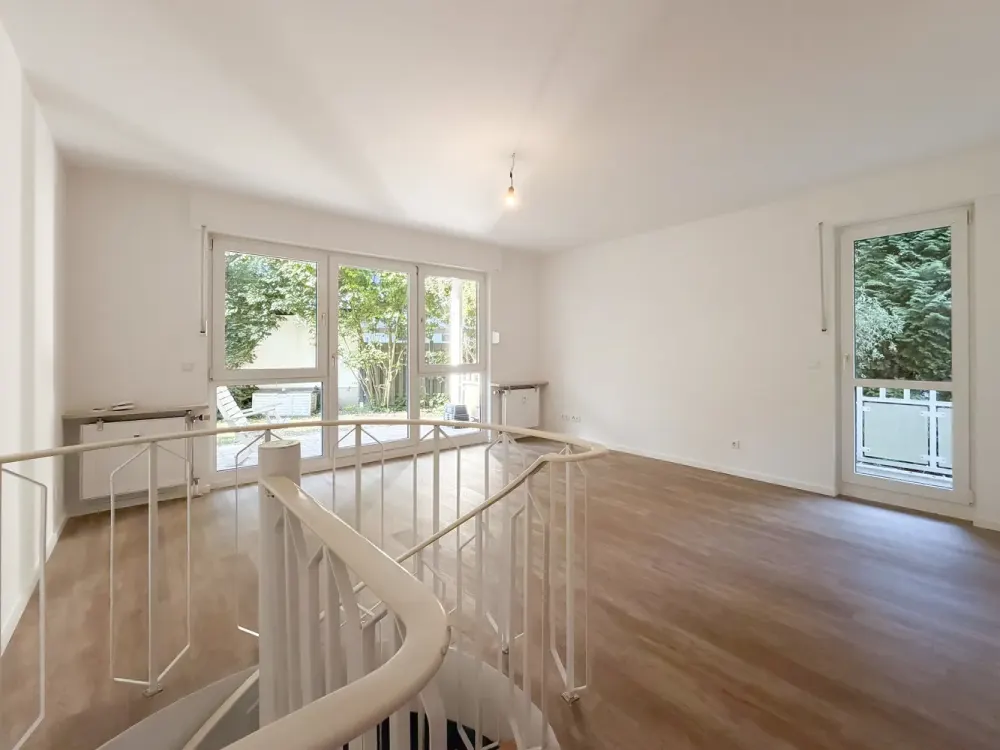 Wohnen auf zwei Ebenen, frisch sanierte 3-Zimmer-Wohnung mit Terrasse & Gartenzugang in Frohnau