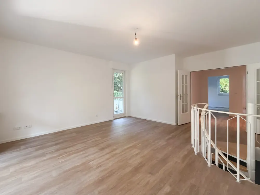 Wohnen auf zwei Ebenen, frisch sanierte 3-Zimmer-Wohnung mit Terrasse & Gartenzugang in Frohnau