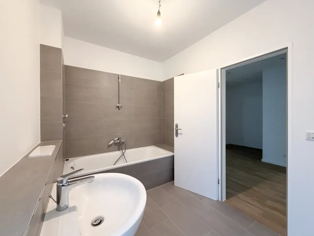 Wohnen auf zwei Ebenen, frisch sanierte 3-Zimmer-Wohnung mit Terrasse & Gartenzugang in Frohnau