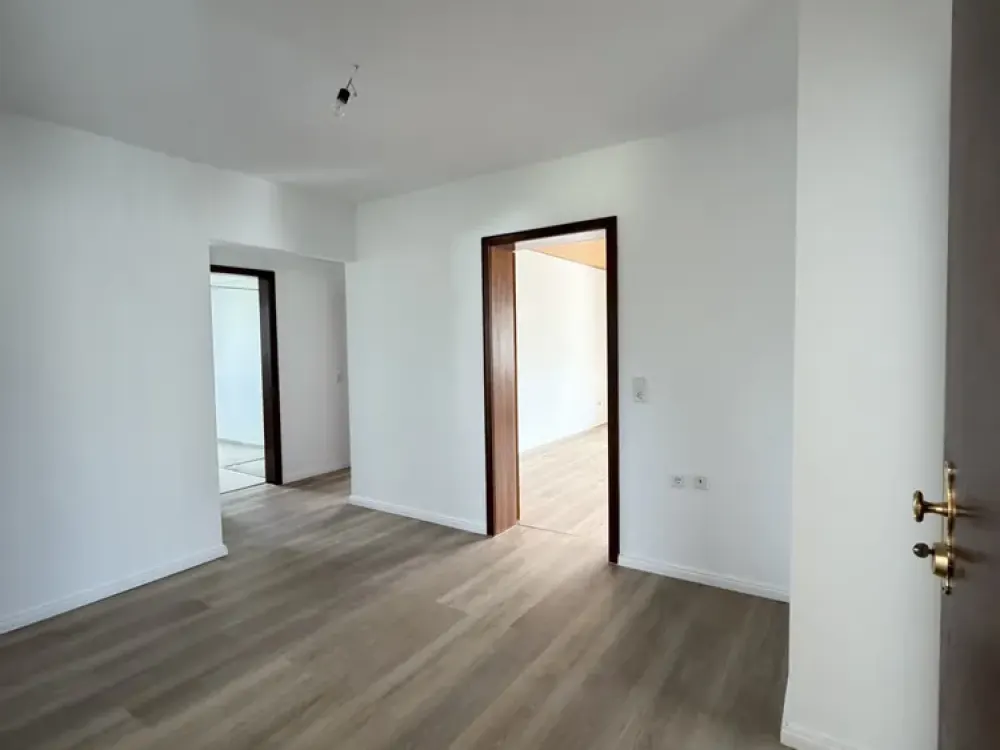 Modern sanierte 3,5-Zimmer-Wohnung mit Balkon in Niederdorfelden