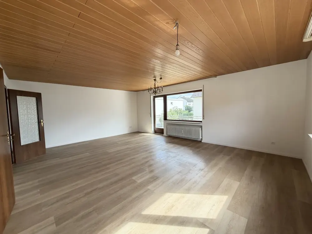 Modern sanierte 3,5-Zimmer-Wohnung mit Balkon in Niederdorfelden