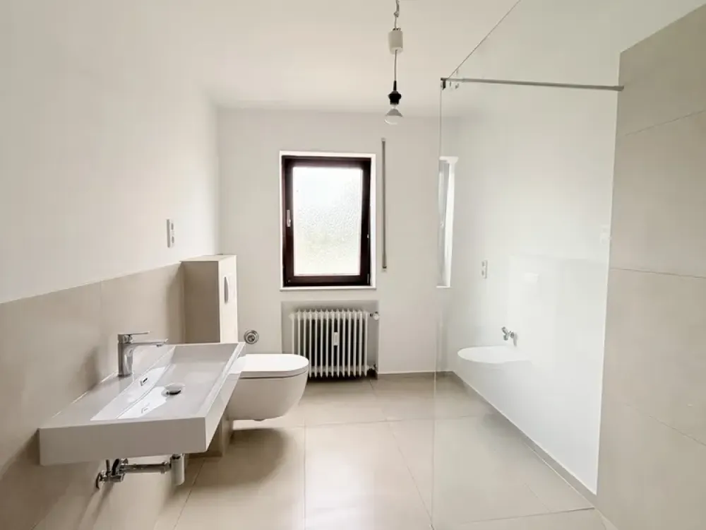Modern sanierte 3,5-Zimmer-Wohnung mit Balkon in Niederdorfelden