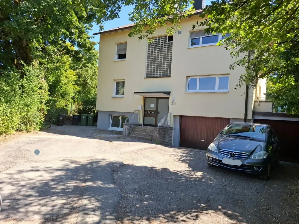 Lichtdurchflutete 3 1/2 Wohnung (1. OG) mit Balkon - komplett renoviert