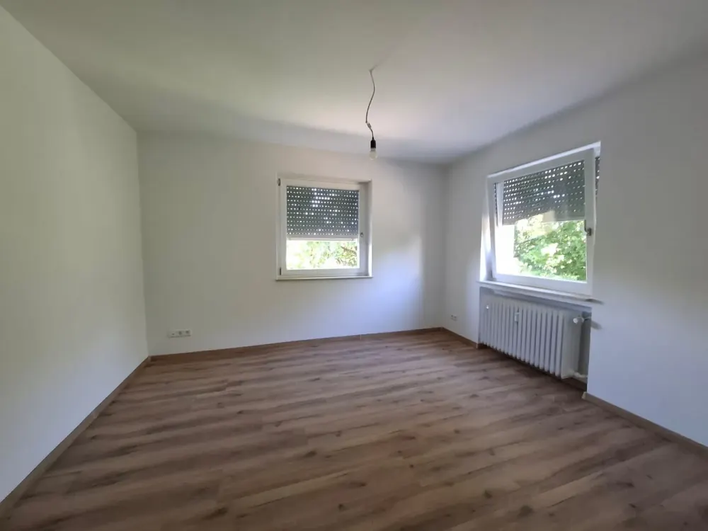 Lichtdurchflutete 3 1/2 Wohnung (1. OG) mit Balkon - komplett renoviert